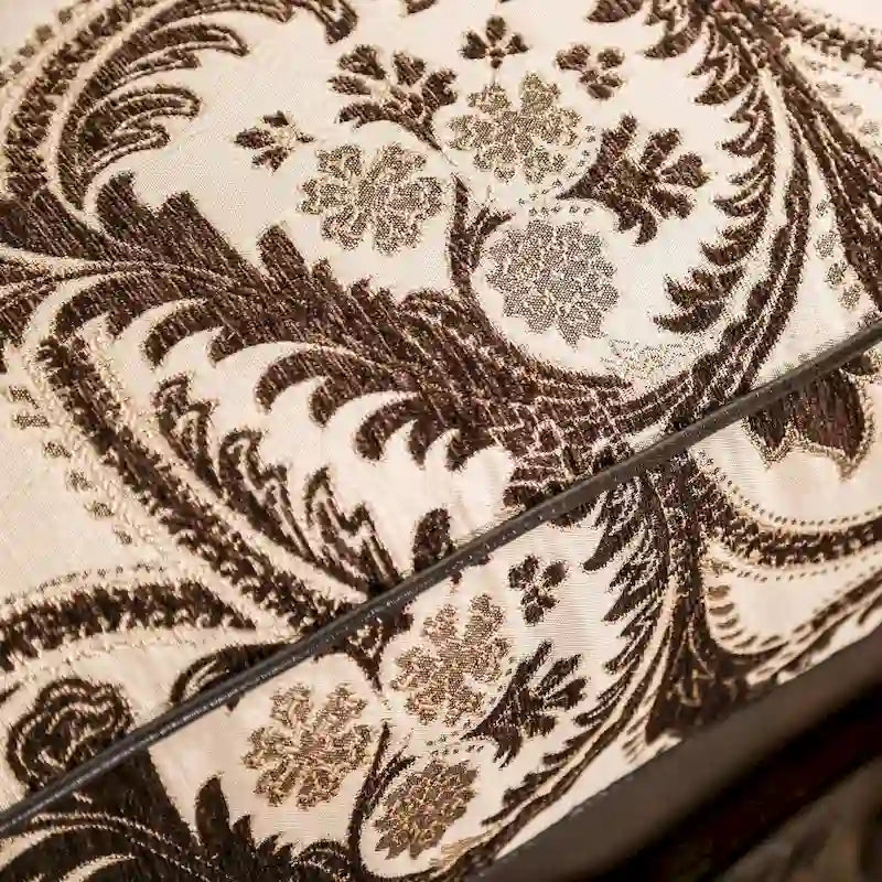 Causeuse capitonnée traditionnelle en similicuir