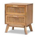 Table de chevet à 2 tiroirs en bois au fini brun noyer, style moderne du milieu du siècle, avec rotin