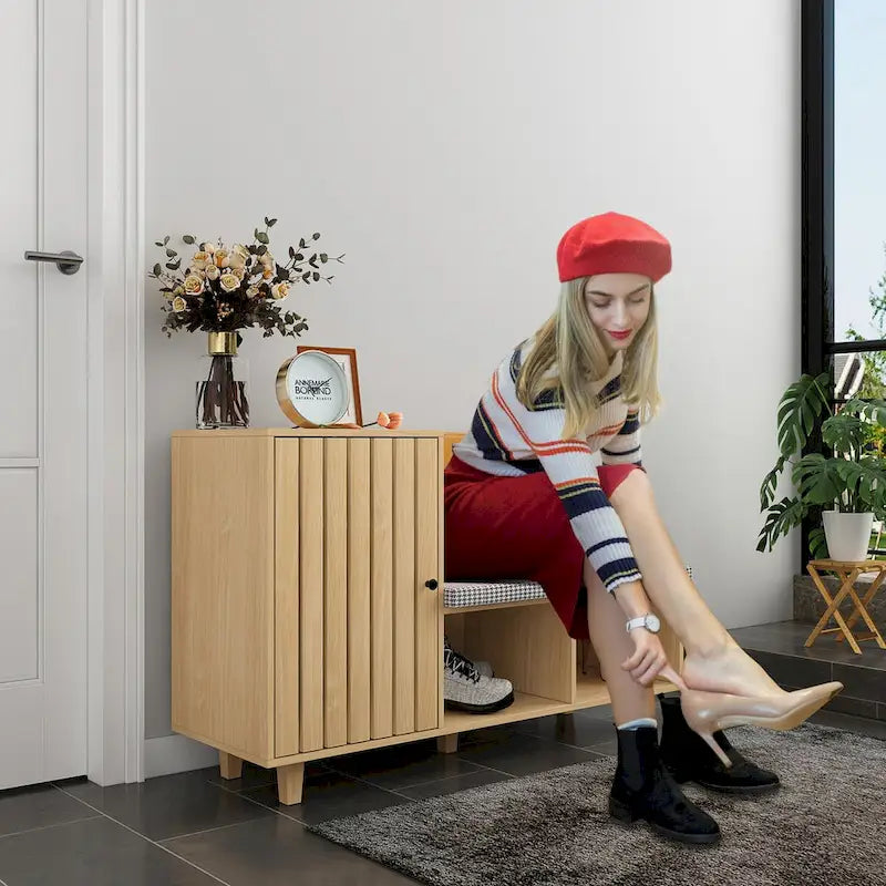 Meuble d'entrée chic pour chaussures avec banc et dossier rembourré